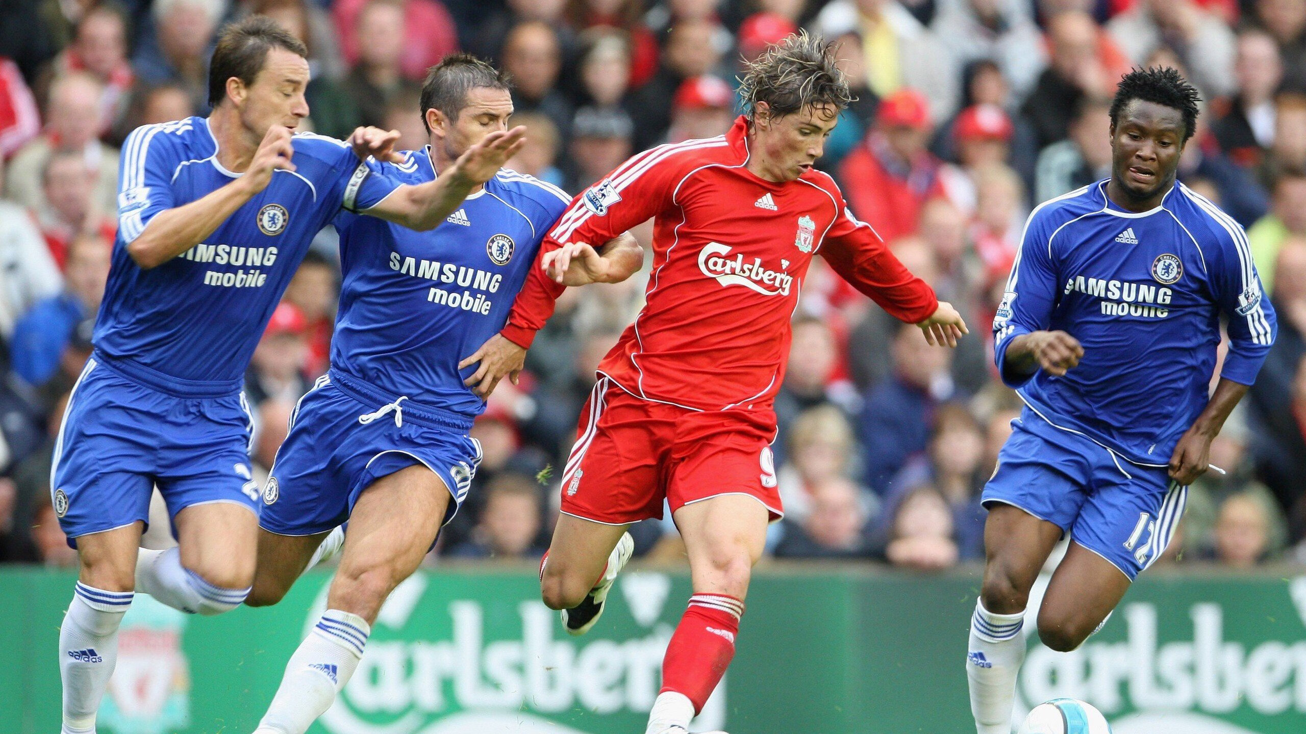 米兰官网-英超双雄对决：曼联VS切尔西，赛季关键战役，曼联和切尔西的最新比赛预测